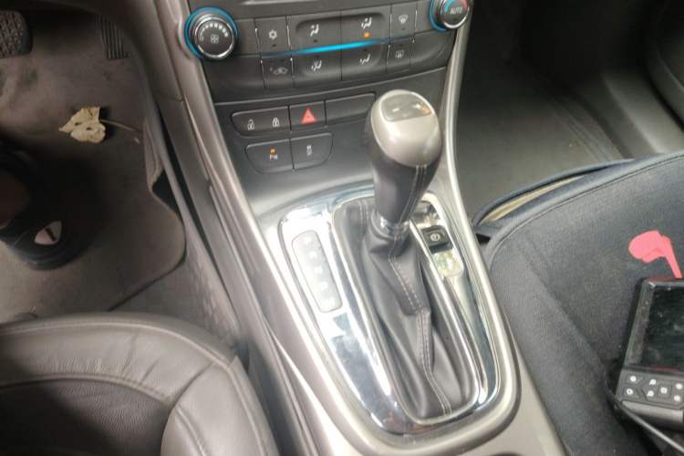 Used Chevrolet Malibu 2012 2.4L Automatic Luxury Edition Gear Lever