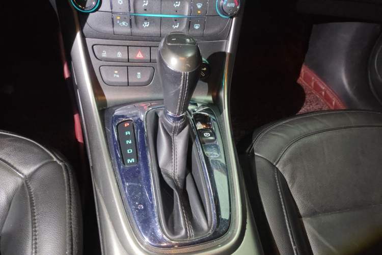 Used Chevrolet Malibu 2012 2.0L Automatic Classic Edition Gear Lever