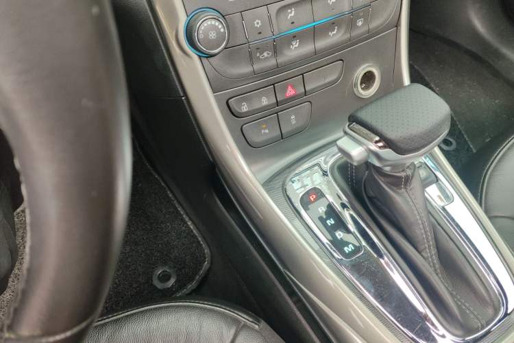 Used Chevrolet Malibu 2012 1.6T Automatic Luxury Edition Gear Lever