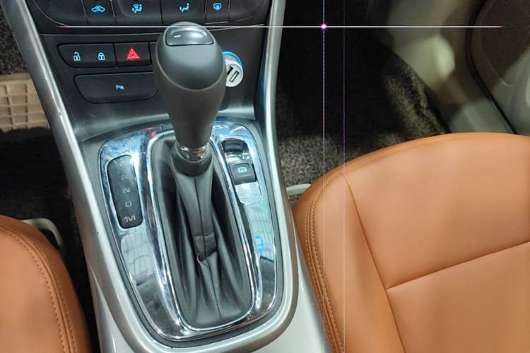 Used Chevrolet Malibu 2012 2.0L Automatic Comfort Edition Gear Lever