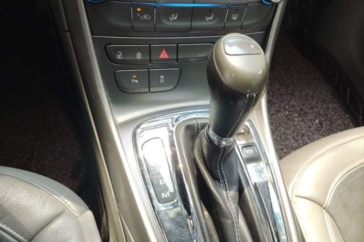 Used Chevrolet Malibu 2012 2.0L Automatic Luxury Edition Gear Lever