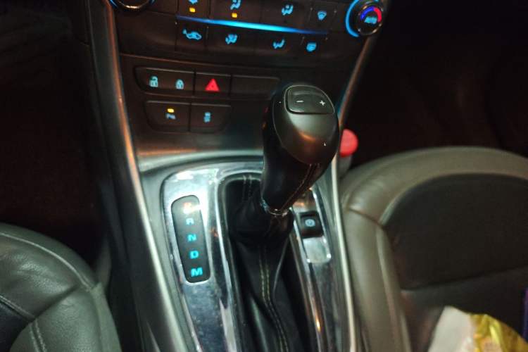 Used Chevrolet Malibu 2012 2.0L Automatic Luxury Edition Gear Lever
