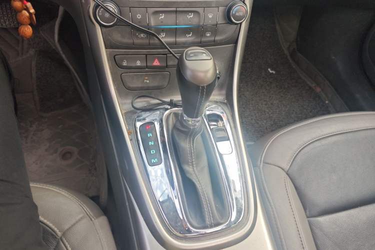 Used Chevrolet Malibu 2012 2.0L Automatic Luxury Edition Gear Lever