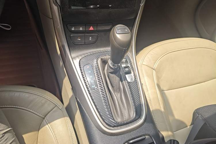 Used Chevrolet Malibu 2012 2.0L Automatic Luxury Edition Gear Lever