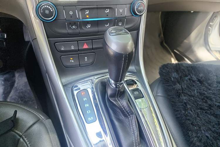 Used Chevrolet Malibu 2012 2.4L Automatic Luxury Edition Gear Lever