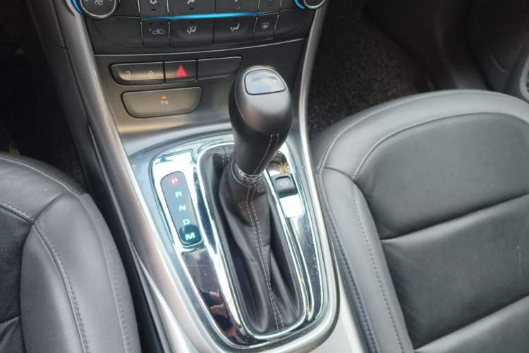 Used Chevrolet Malibu 2012 2.0L Automatic Luxury Edition Gear Lever