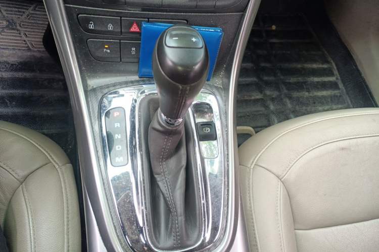Used Chevrolet Malibu 2012 2.0L Automatic Luxury Edition Gear Lever