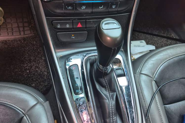 Used Chevrolet Malibu 2012 2.0L Automatic Comfort Edition Gear Lever