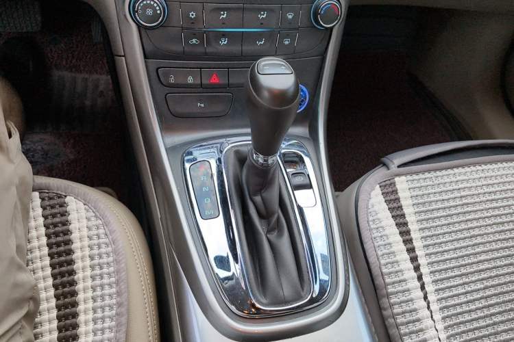 Used Chevrolet Malibu 2012 2.0L Automatic Comfort Edition Gear Lever