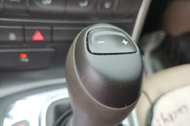 Used Chevrolet Malibu 2012 2.0L Automatic Comfort Edition Gear Lever