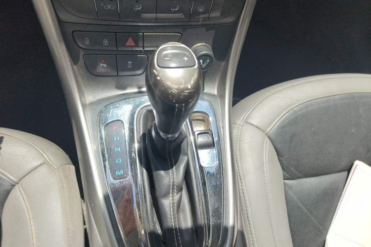 Used Chevrolet Malibu 2012 2.0L Automatic Luxury Edition Gear Lever