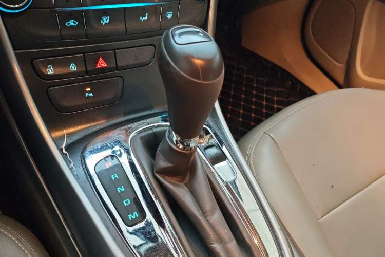 Used Chevrolet Malibu 2012 2.0L Automatic Comfort Edition Gear Lever