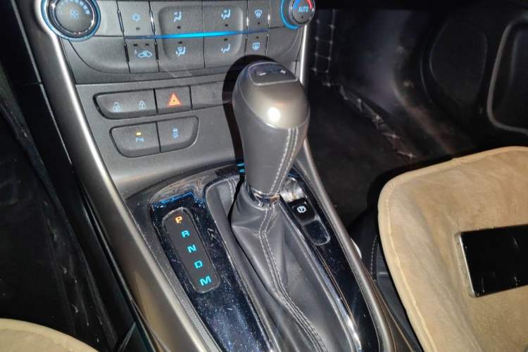 Used Chevrolet Malibu 2012 1.6T Automatic Luxury Edition Gear Lever