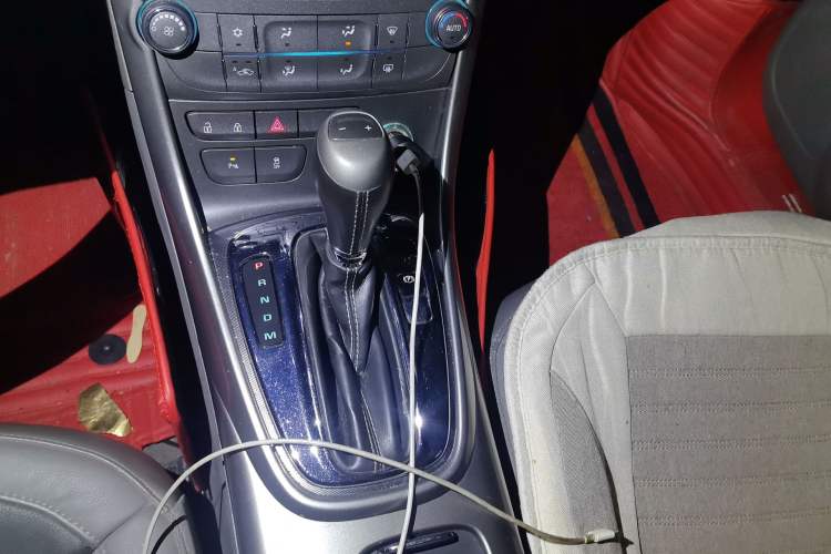Used Chevrolet Malibu 2012 2.0L Automatic Luxury Edition Gear Lever