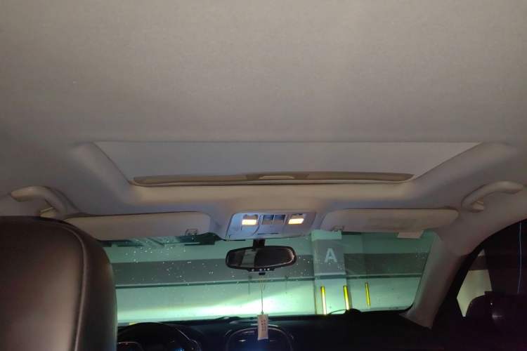 Used Chevrolet Malibu 2012 1.6T Automatic Luxury Edition Headliner