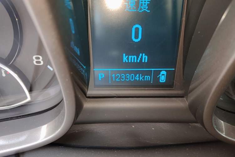 Used Chevrolet Malibu 2012 2.0L Automatic Luxury Edition Odometer Close Up