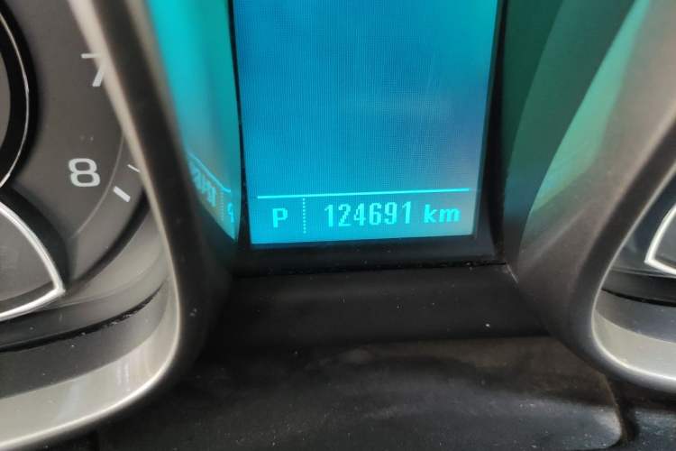Used Chevrolet Malibu 2012 2.0L Automatic Luxury Edition Odometer Close Up