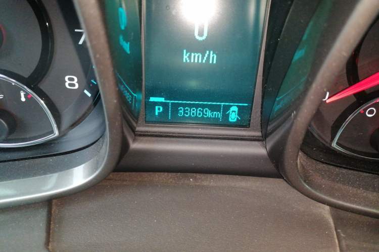 Used Chevrolet Malibu 2012 2.0L Automatic Comfort Edition Odometer Close Up