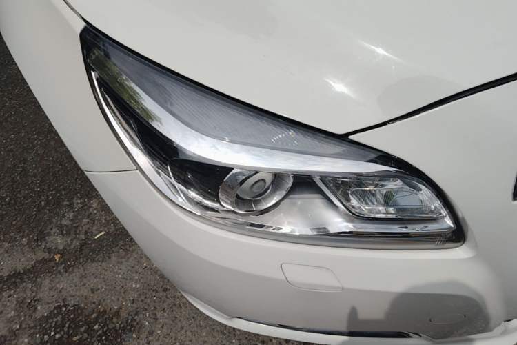Used Chevrolet Malibu 2012 2.0L Automatic Luxury Edition Right Front Headlight
