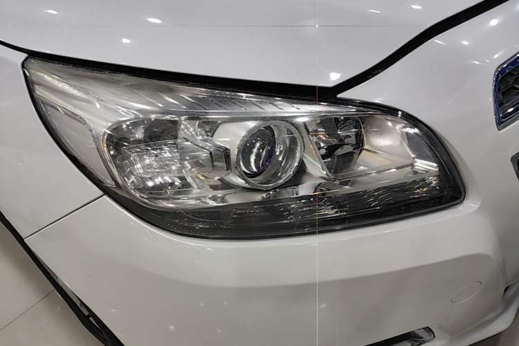 Used Chevrolet Malibu 2012 2.0L Automatic Comfort Edition Right Front Headlight