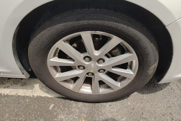 Used Chevrolet Malibu 2012 2.0L Automatic Luxury Edition Right Front Wheel Hub