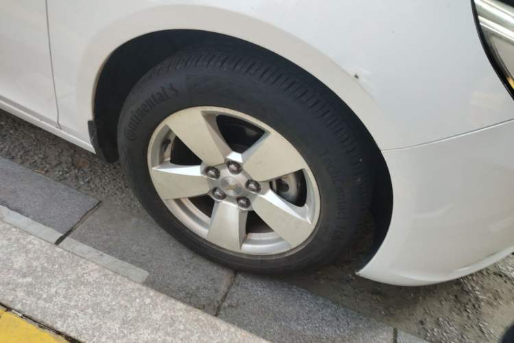 Used Chevrolet Malibu 2012 2.4L Automatic Luxury Edition Right Front Wheel Hub