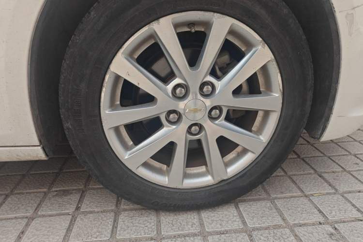 Used Chevrolet Malibu 2012 2.0L Automatic Luxury Edition Right Front Wheel Hub