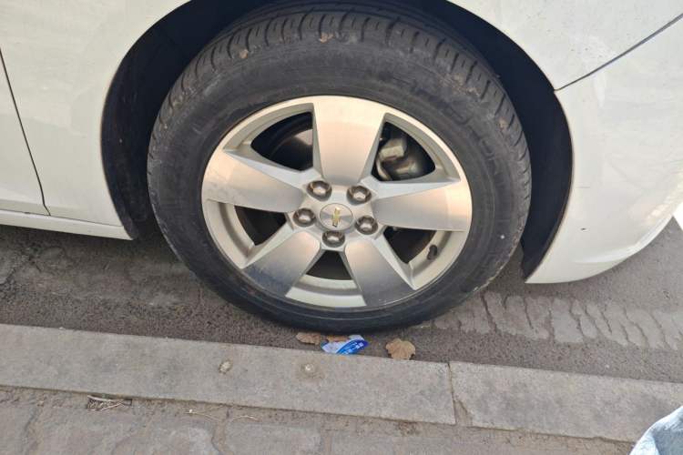 Used Chevrolet Malibu 2012 2.0L Automatic Comfort Edition Right Front Wheel Hub