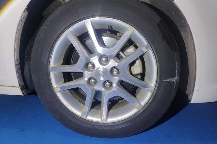 Used Chevrolet Malibu 2012 2.0L Automatic Classic Edition Right Front Wheel Hub