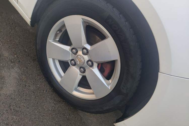 Used Chevrolet Malibu 2012 2.0L Automatic Luxury Edition Right Front Wheel Hub
