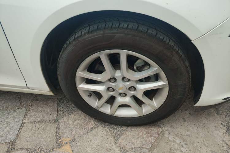 Used Chevrolet Malibu 2012 1.6T Automatic Luxury Edition Right Front Wheel Hub