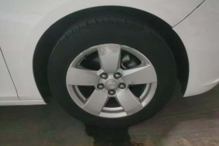 Used Chevrolet Malibu 2012 2.0L Automatic Comfort Edition Right Front Wheel Hub