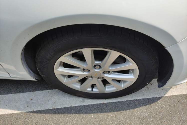 Used Chevrolet Malibu 2012 2.0L Automatic Luxury Edition Right Front Wheel Hub