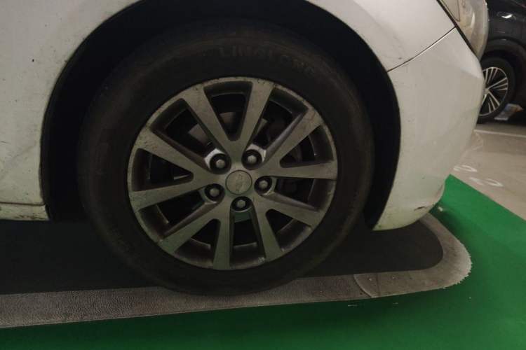Used Chevrolet Malibu 2012 2.0L Automatic Luxury Edition Right Front Wheel Hub