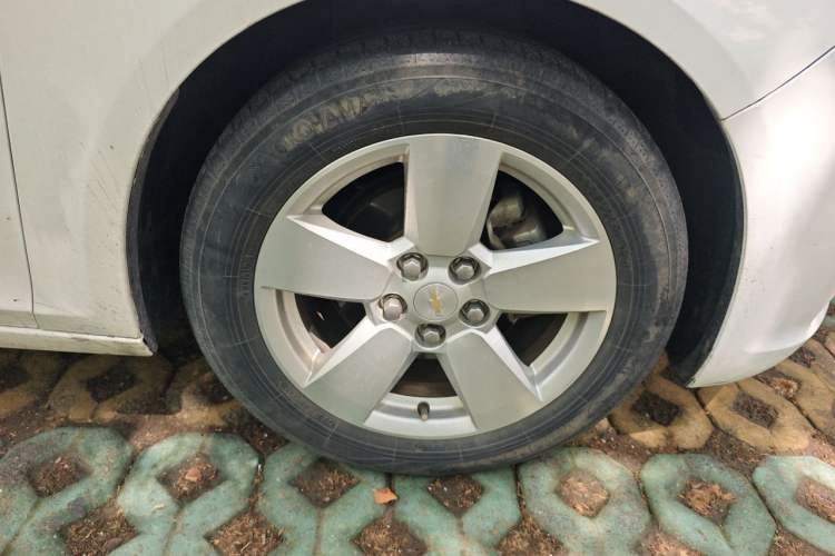 Used Chevrolet Malibu 2012 2.0L Automatic Comfort Edition Right Front Wheel Hub