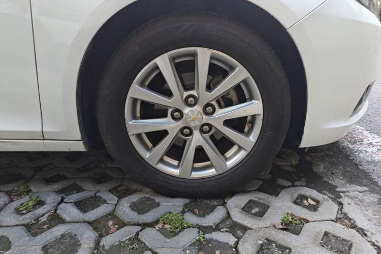 Used Chevrolet Malibu 2012 2.0L Automatic Luxury Edition Right Front Wheel Hub