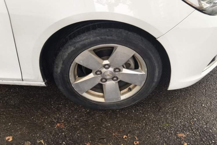 Used Chevrolet Malibu 2012 2.0L Automatic Luxury Edition Right Front Wheel Hub