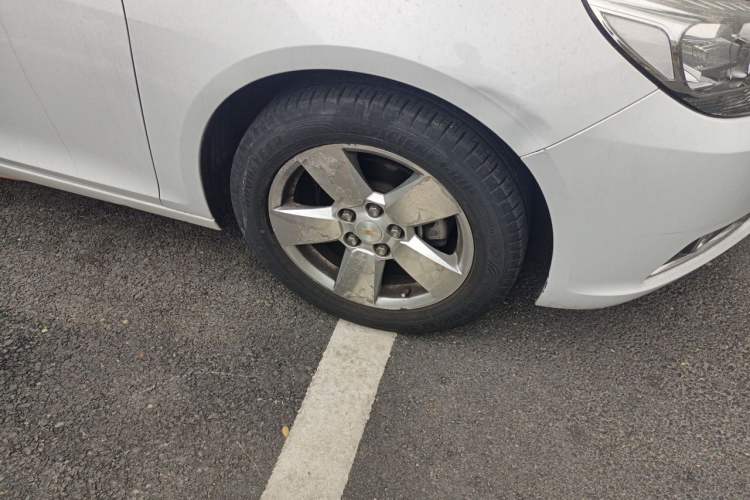 Used Chevrolet Malibu 2012 2.4L Automatic Luxury Edition Right Front Wheel Hub