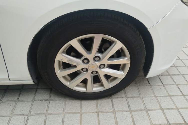 Used Chevrolet Malibu 2012 2.0L Automatic Luxury Edition Right Front Wheel Hub