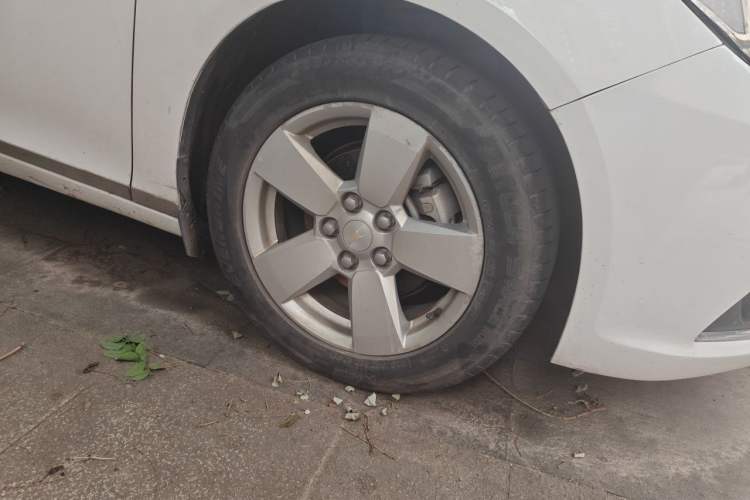 Used Chevrolet Malibu 2012 2.0L Automatic Comfort Edition Right Front Wheel Hub