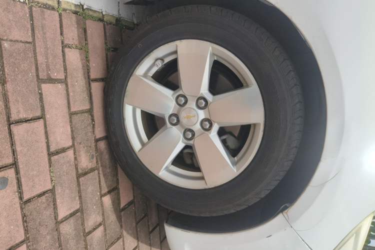 Used Chevrolet Malibu 2012 1.6T Automatic Luxury Edition Right Front Wheel Hub