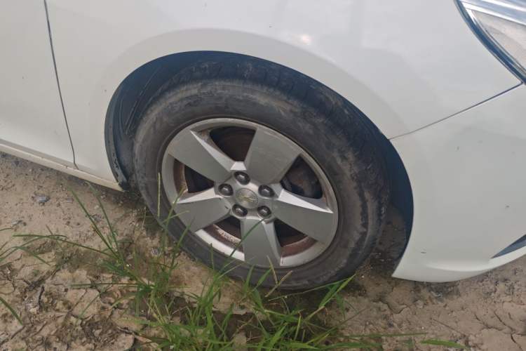 Used Chevrolet Malibu 2012 2.0L Automatic Luxury Edition Right Front Wheel Hub