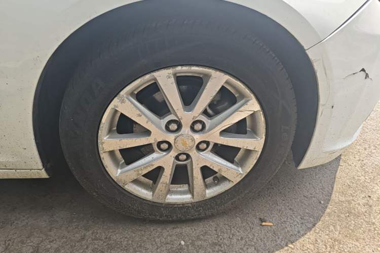Used Chevrolet Malibu 2012 2.0L Automatic Luxury Edition Right Front Wheel Hub