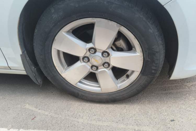 Used Chevrolet Malibu 2012 2.0L Automatic Luxury Edition Right Front Wheel Hub