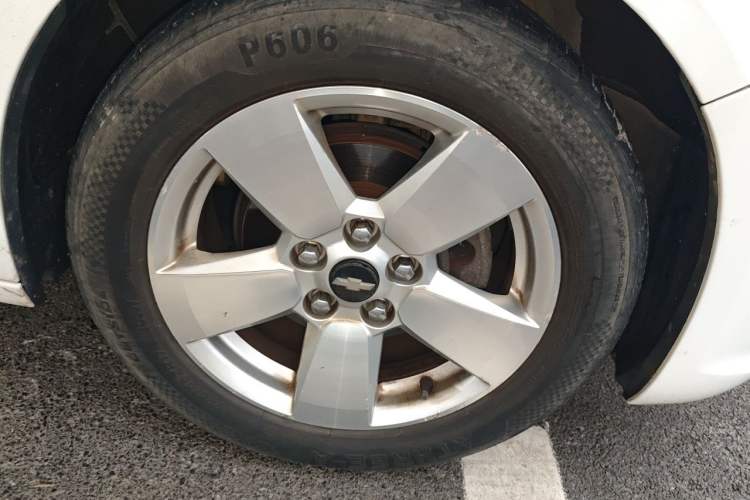 Used Chevrolet Malibu 2012 2.0L Automatic Comfort Edition Right Front Wheel Hub