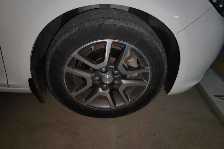 Used Chevrolet Malibu 2012 1.6T Automatic Luxury Edition Right Front Wheel Hub
