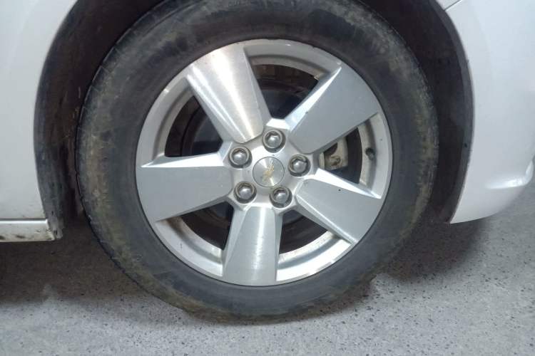 Used Chevrolet Malibu 2012 2.0L Automatic Luxury Edition Right Front Wheel Hub