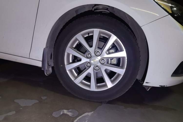 Used Chevrolet Malibu 2012 2.0L Automatic Luxury Edition Right Front Wheel Hub
