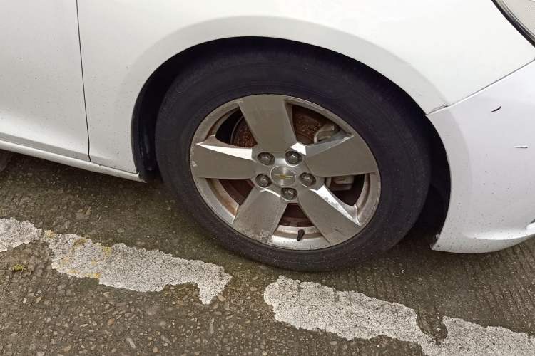Used Chevrolet Malibu 2012 2.0L Automatic Luxury Edition Right Front Wheel Hub