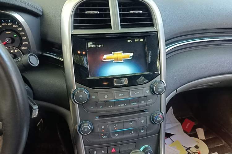 Used Chevrolet Malibu 2013 2.0L Automatic Luxury Edition Audio And AC Panel